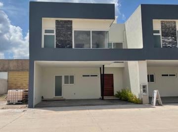 Casa · 226m² · 3 Recámaras · 2 Estacionamientos · Casa en Venta en Tarragona Residencial