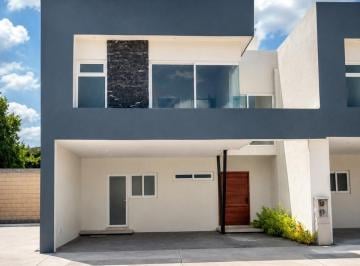 Casa · 226m² · 3 Recámaras · 2 Estacionamientos · Casa en Venta en Tarragona Residencial