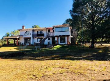 Casa en condominio de 4 habitaciones, Tapalpa · Casa en Venta en Pinares de Tapalpa