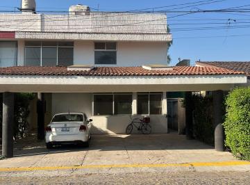 Casa de 2 habitaciones, Celaya · Casa en Renta en Prestigioso Fraccionamiento Raquet Club