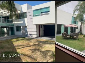 Casa · 460m² · 4 Recámaras · Casa en Venta en Fraccionamiento Miravalle