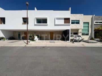 Casa · 296m² · 3 Recámaras · 2 Estacionamientos · Venta de Casa en Valle de Juriquilla