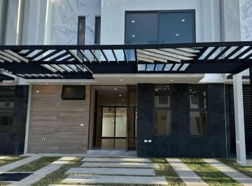 Casa · 286m² · 4 Recámaras · 2 Estacionamientos · Casa en Venta en Residencial Rio