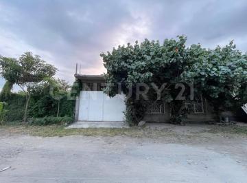 Casa · 180m² · 3 Recámaras · 2 Estacionamientos · Se Vende Terreno con 3 Bodegas en Tetecolala Morelos