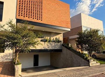 Casa en condominio · 280m² · 3 Recámaras · 4 Estacionamientos · Casa en Venta en Bosques Vallarta Coto Amate