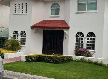 Casa · 220m² · 3 Recámaras · 3 Estacionamientos · Para Habitar o Para Vacacionar