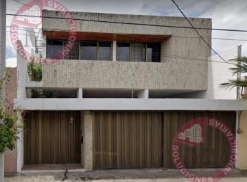 Casa · 486m² · 4 Recámaras · 2 Estacionamientos · Amplia Casa en Venta Colonia Primavera, Ags.