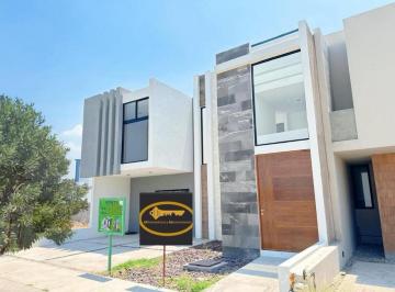 Casa · 3 Recámaras · 2 Estacionamientos · Casa - Juriquilla