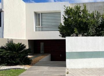 Casa en condominio · 385m² · 3 Recámaras · 4 Estacionamientos · Misión Conca Casa en Venta