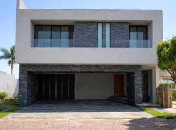 Casa · 428m² · 4 Recámaras · 2 Estacionamientos · Casa en Pre - Venta Pedregal Fase 1. San Luis Potosi
