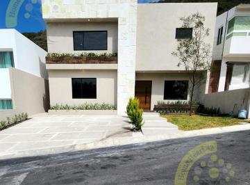 Casa · 278m² · 4 Recámaras · 3 Estacionamientos · Venta Casa Luis Cumbres del Cimatario Queretaro Acabados Vanguardia con Diseño Vista Excluivos