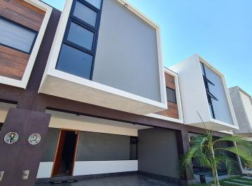 Casa · 177m² · 3 Recámaras · 2 Estacionamientos · Moderna Casa en Venta con Sala Doble Altura