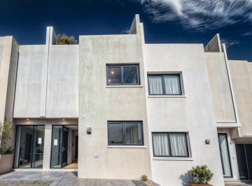 Casa de 3 habitaciones, Corregidora · Casa en Venta en Colinas del Santuario, Roof Garden, 3 Recámaras!