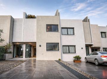 Casa de 3 habitaciones, Corregidora · Casa en Venta en Colinas del Santuario, Roof Garden, 3 Recámaras!