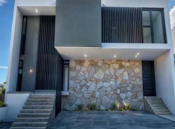 Casa de 3 habitaciones, El Marqués · Residencia en Venta en Zibatá, Club de Golf, 3 Recámaras, 3.5 Baños, Roof Garden