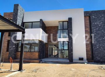 Casa · 496m² · 4 Recámaras · 5 Estacionamientos · Venta de Casa de Lujo en Quintas Ecuestres, Ciudad Ecológica, Haras!