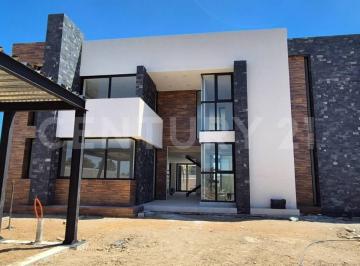 Casa · 496m² · 4 Recámaras · 5 Estacionamientos · Venta de Casa de Lujo en Quintas Ecuestres, Ciudad Ecológica, Haras!