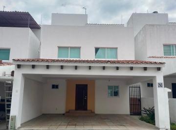 Casa · 320m² · 3 Recámaras · 2 Estacionamientos · Casa en Renta en Bonanza, Metepec