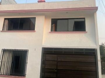 Casa · 190m² · 2 Estacionamientos · Casa en Renta en San Mateo Oxtotitlan