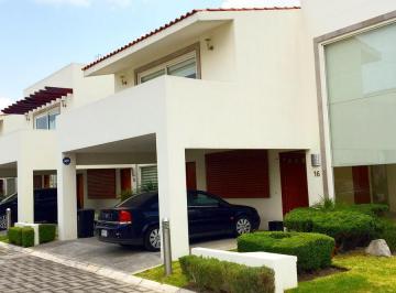 Casa en condominio · 304m² · 3 Recámaras · 2 Estacionamientos · Casa - San Salvador Tizatlalli