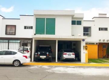 Casa en condominio · 190m² · 3 Recámaras · 3 Estacionamientos · Casa en Condominio - Bosques de Cantabria