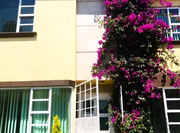Casa · 210m² · 3 Recámaras · 3 Estacionamientos · Casa - San Lorenzo Tepaltitlan Centro