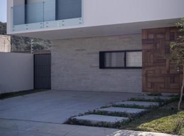 Casa en condominio de 4 habitaciones, Zapopan · Casa en Los Robles, Acabados de Lujo con Recamara en Planta Baja