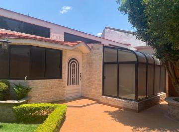 Casa · 250m² · 3 Recámaras · 3 Estacionamientos · Casa en Renta en Col. Moderna de La Cruz