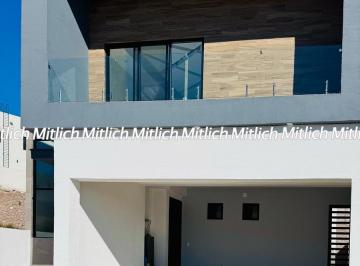 Casa · 324m² · 4 Recámaras · 2 Estacionamientos · Casa en Venta con Recámara en Planta Baja Fracc. Bosque Real$7,250,000