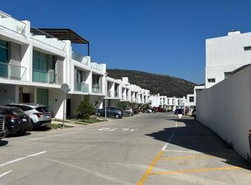 Casa en condominio de 4 habitaciones, Zapopan · Renta Casa Nueva de 4 Recámaras con Roof Garden – Coto Livorno, Natura Bosque