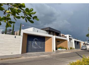 Casa en condominio de 6 habitaciones, San Pedro Tlaquepaque · Residencia de Lujo en Fraccionamiento con Club de Golf