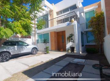 Casa de 3 habitaciones, Querétaro · Amplia Casa en Venta con Estudio en Pb. Cumbres del Lago, Juriquilla.