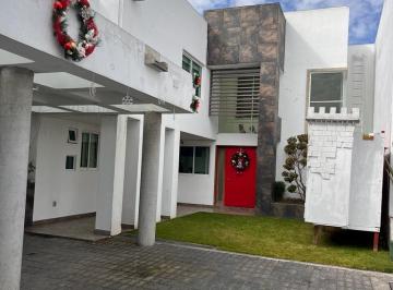 Casa · 335m² · 3 Recámaras · 5 Estacionamientos · Casa en Renta en Llano Grande