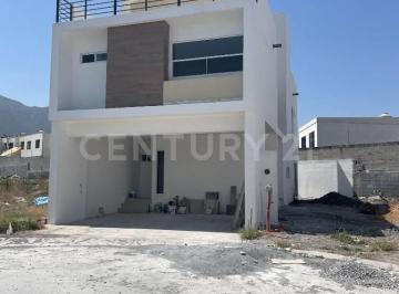 Casa · 210m² · 4 Recámaras · 2 Estacionamientos · Casa en Venta en Gran Reserva Cumbres en Garcia, N. L.