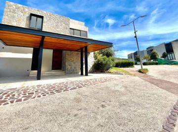 Casa en condominio de 4 habitaciones, Querétaro · Hermosa Casa de Autor con Vistas a Jardines en Altozano