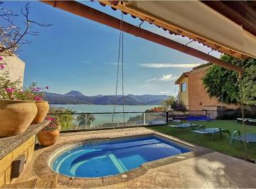 Casa de 4 habitaciones, Valle de Bravo · Casa en Venta en Valle de Bravo
