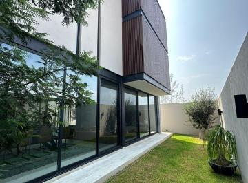Jardin exterior · Casa con Acabados Modernos en Lomas del Campanario IV