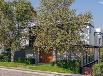 Casa en condominio · 627m² · 4 Recámaras · 6 Estacionamientos · Casa en Venta en Las Lomas
