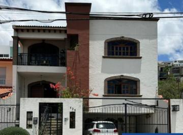 Casa uso de suelo de 4 habitaciones, Querétaro · Hermosa Casa con Espacios Amplios y Vista Panoramica a La Ciudad