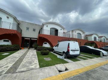 Casa en condominio · 220m² · 3 Recámaras · 2 Estacionamientos · Casa en Condominio en Residencial Altamira Atrás de Town Square