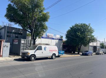 Casa · 500m² · 4 Recámaras · 8 Estacionamientos · Casa Comercial en Burócratas del Estado