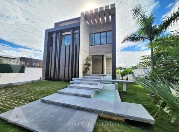 Casa · 1038m² · 6 Recámaras · 13 Estacionamientos · Casa Nueva en Venta, Luxury, 5 Recámaras, Sala Tv, Muelle, Residencial Puerto Cancún.