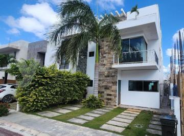 Casa · 267m² · 3 Recámaras · 2 Estacionamientos · Casa en Venta, 3 Recámaras, 3 Niveles, Piscina, Aqua By Cumbres, Av Huayacán, Cancún