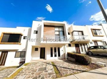 Casa de 3 habitaciones, El Marqués · Zibata. Casa con 3 Recamaras, Roof Garden, Area de Tv - Venta