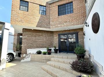 Casa · 487m² · 5 Recámaras · 2 Estacionamientos · Casa en Venta Col Latinoamericana Saltillo