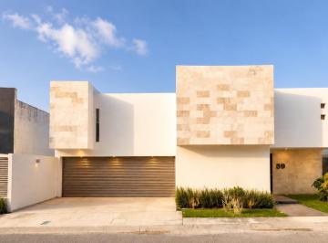 Casa · 325m² · 3 Recámaras · 2 Estacionamientos · Casa en Venta con Alberca en Lomas del Sol Riviera Veracruzana Alvarado Veracruz