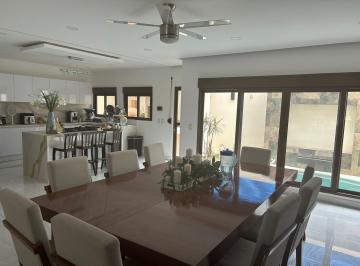 Casa · 400m² · 3 Recámaras · Casa en Via Cumbres