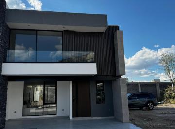 Casa · 210m² · 3 Recámaras · 2 Estacionamientos · Casa en Venta Portavedra León Guanajuato