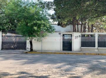 Casa · 457m² · 4 Recámaras · 5 Estacionamientos · Casa en Venta en Mitras