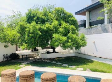 Casa · 1098m² · 4 Recámaras · 4 Estacionamientos · Casa en Venta en Calle Cerrada San Pedro